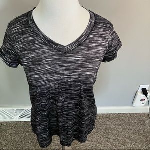 Xersion Activewear V-Neck Shirt Size M Medium Short Sleeve Athletic Short Sleeve